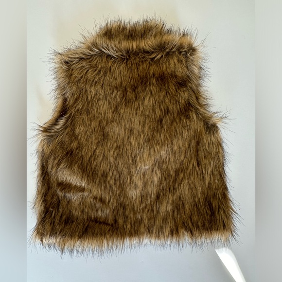 Tucker Tate size medium 8/10 faux fur vest, Nordstrom’s - Picture 3 of 4